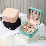 boîte à bijoux de voyage carrée