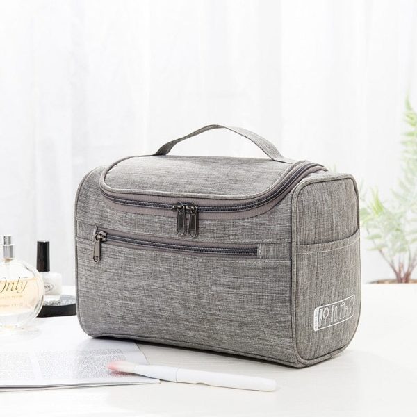 trousse de toilette suspendue